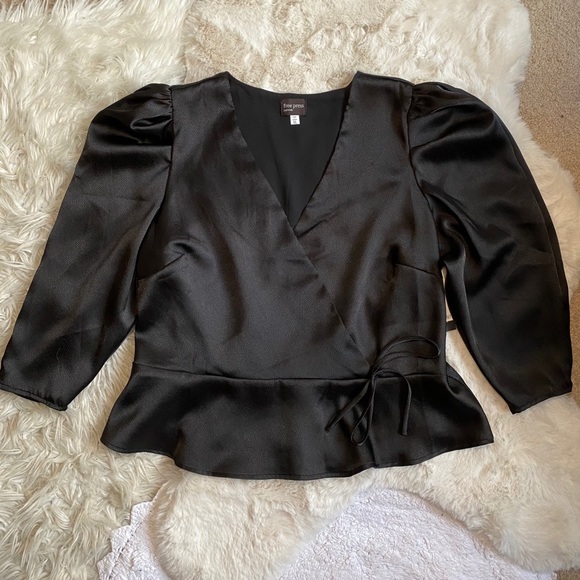 Black V-neck Blouse - Picture 2 of 3